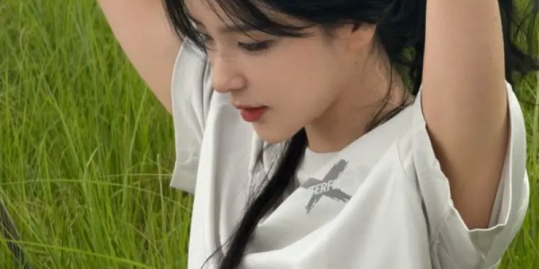 蜘蛛直播官方网站-LPL官方解说Rita分享照片：速两张