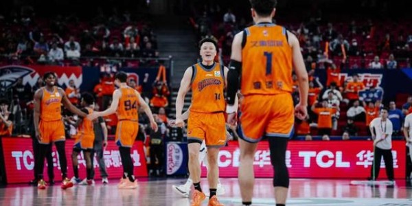 蜘蛛直播app下载-CBA最豪华阵容之争！上海男篮半决赛对阵北京队|大鲨鱼|周琦|洛夫顿|曾凡博|北京首钢_新浪体育_新浪新闻
