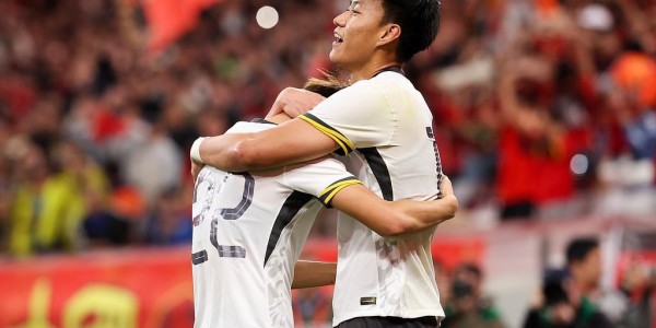 杜月徵父亲及爷爷奶奶观战，其破门后杜父：可算现场看他进球了